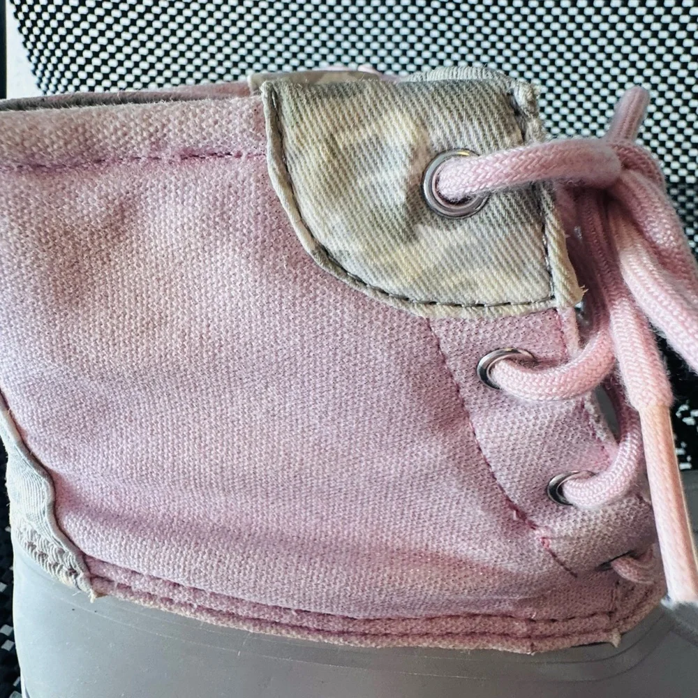 Sperry Big Girl duck boots. Pink and Silver Kids Snow Boots